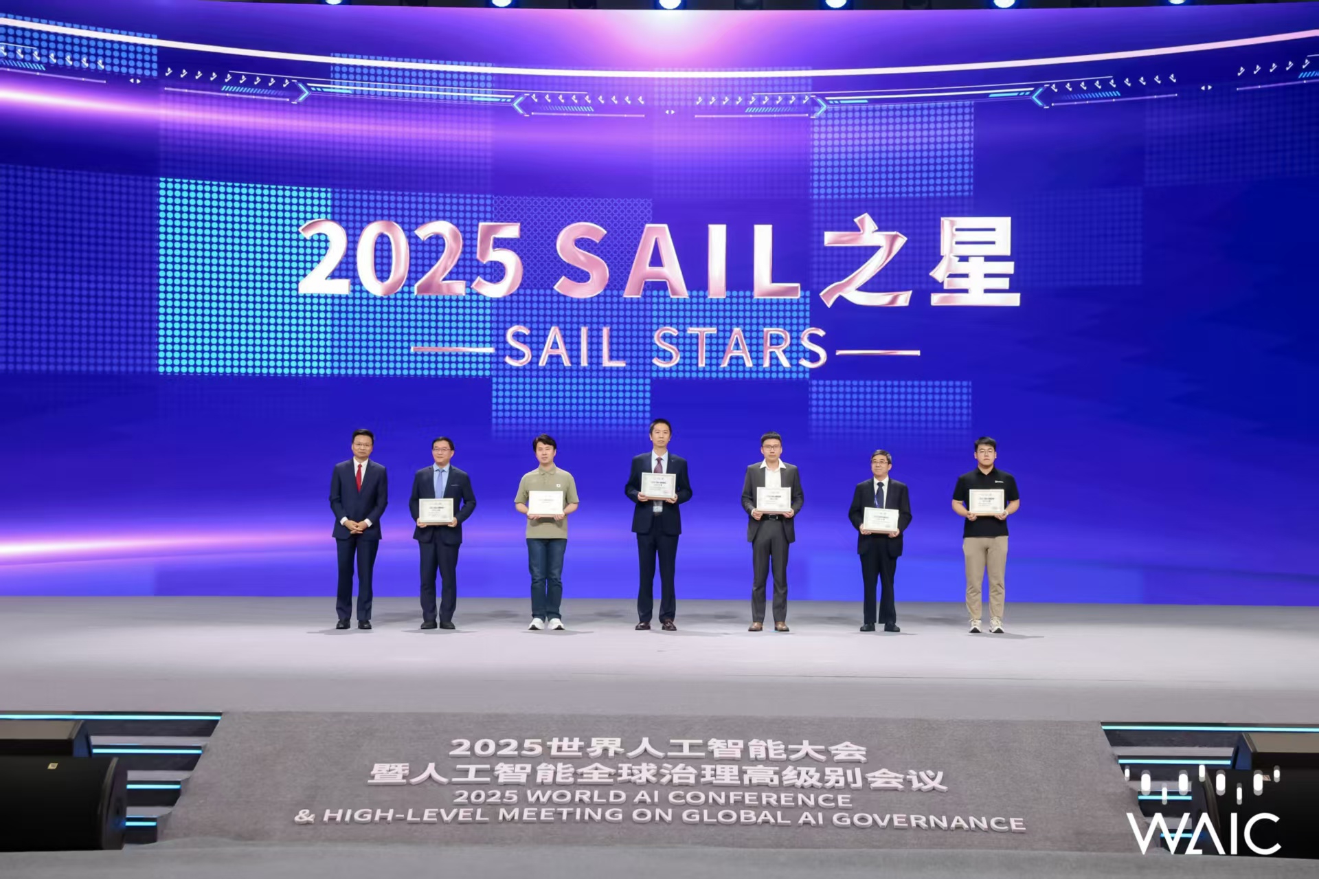 今年会jinnianhui金字招牌成WAIC唯一获SAIL之星奖的机器...